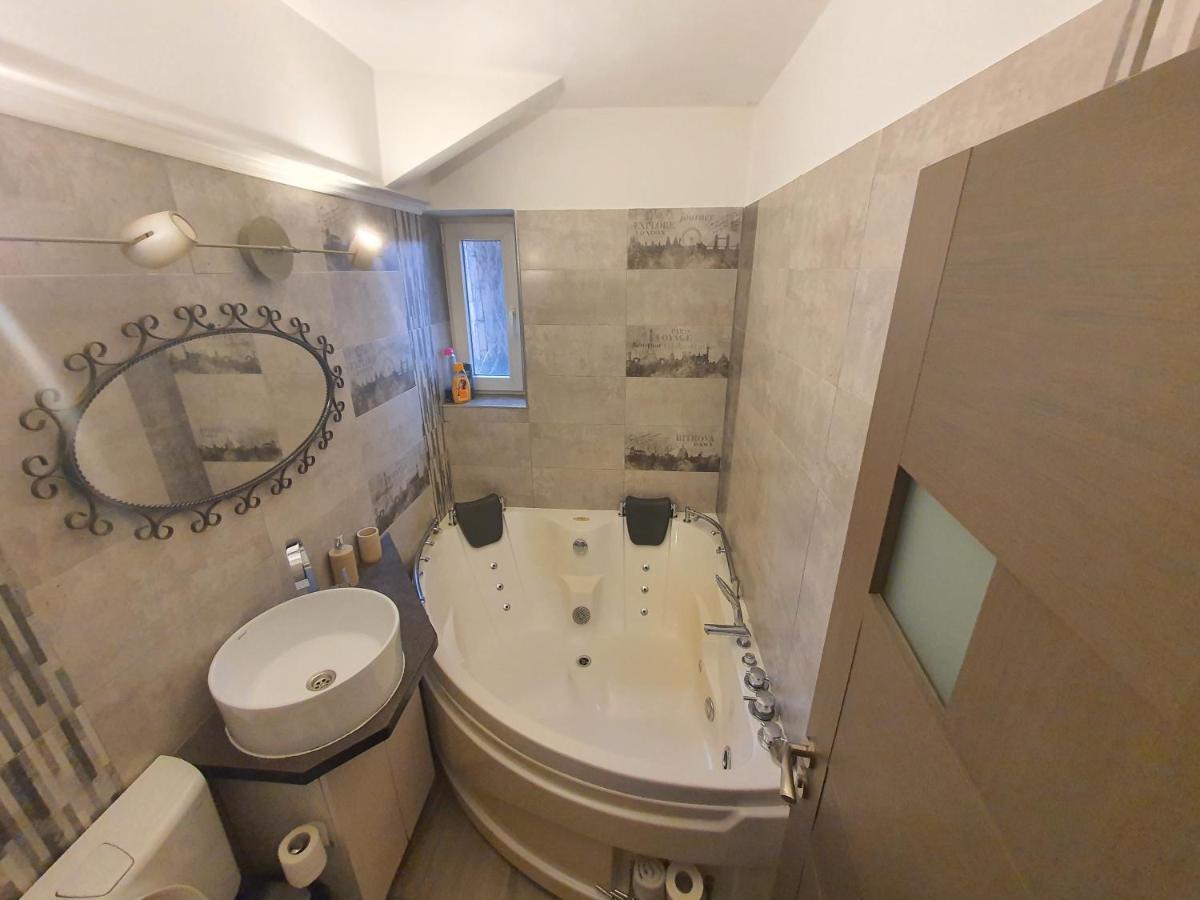 Comfort Home Apartment 1 Petroşani Esterno foto